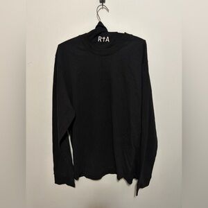 R + A black turtleneck
NWT